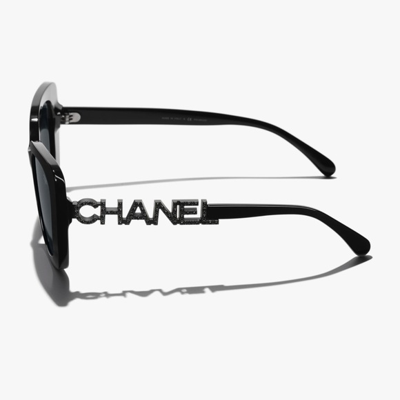 CHANEL Accessories - CHANEL
Acetate Strass Polarized Square Sunglasses 5422-B-A Black